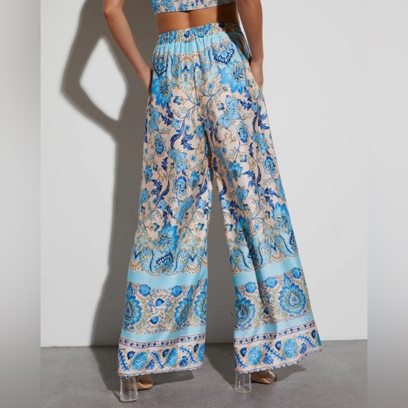 NWT 3 Piece Alani Satin Paisley Komono, Crop Top & Wide Leg Pants |Size Medium - Picture 9 of 14